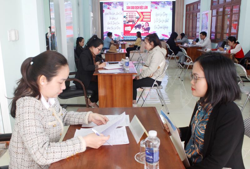 Hơn 13.000 người được tư vấn việc làm, xuất khẩu lao động và du học