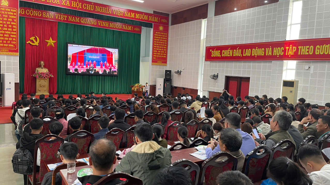 TỔ CHỨC THÀNH CÔNG NGÀY HỘI VIỆC LÀM, ĐỊNH HƯỚNG NGHỀ NGHIỆP NĂM 2025