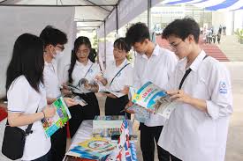 Ngày hội việc làm, tư vấn tuyển sinh và khởi nghiệp huyện Định Hóa năm 2024